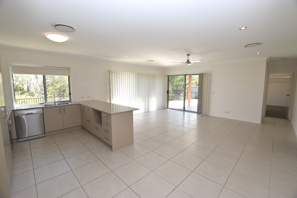 19 Boonderee Place, New Auckland, QLD 4680