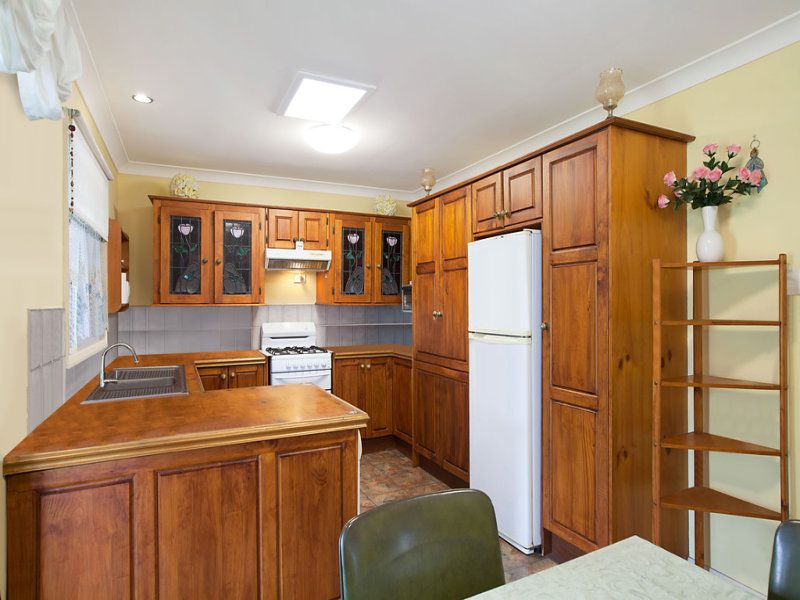 1 Namoi Close, Bateau Bay, NSW 2261