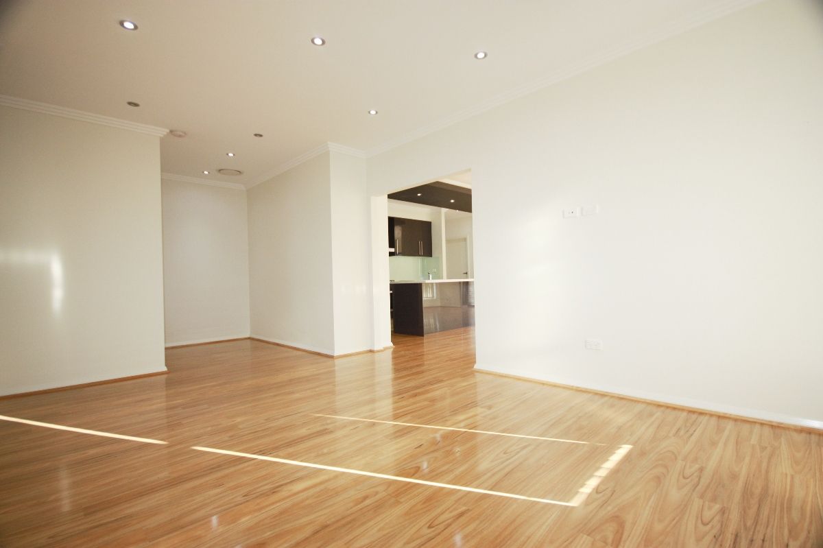 10 Lorikeet Street, Gregory Hills, NSW 2557