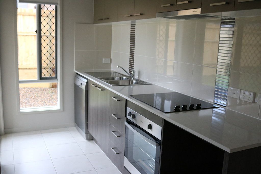 2/8 Southland Street, Leichhardt, QLD 4305