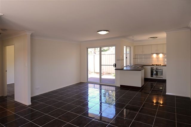 2/22 Gostwyck Street, Newtown, QLD 4350