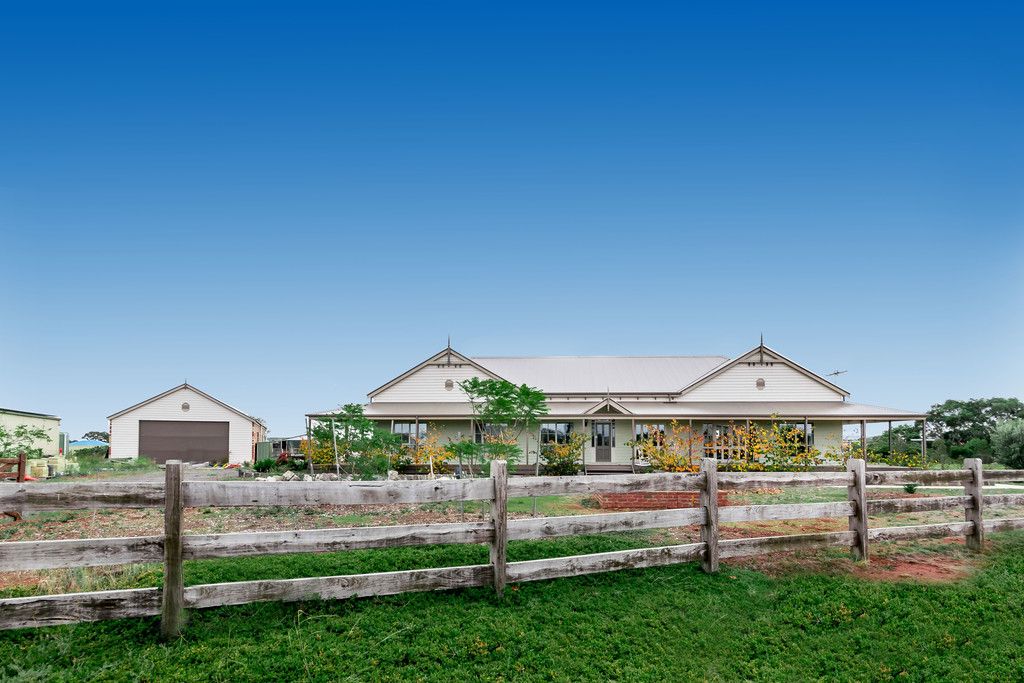 3 Connemarra Circuit, Melton VIC 3337