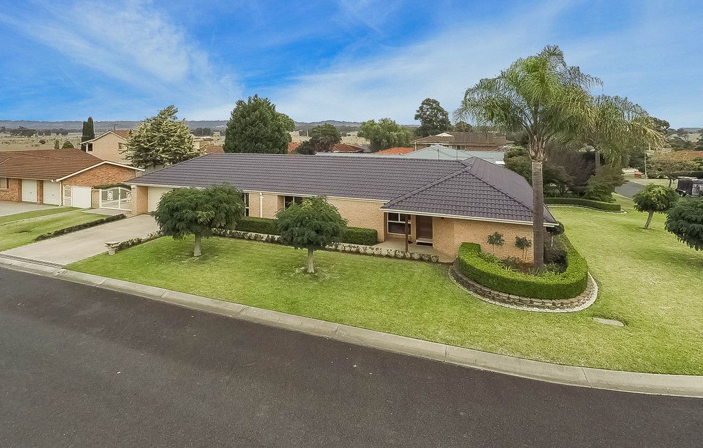 3 Dominish Crescent, Camden South, NSW 2570