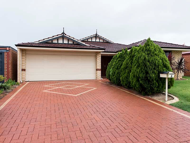 4 Steineck Way, Wattle Grove, WA 6107