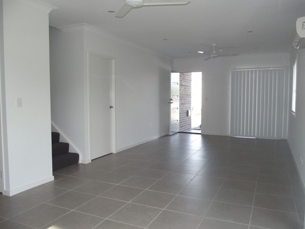 3/16 Sapphire Place, Elanora, QLD 4221