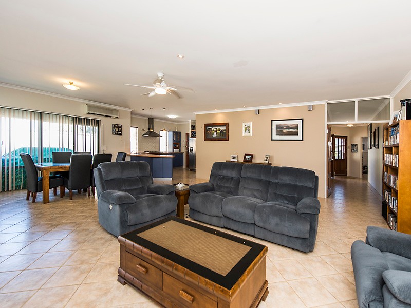 32 Baycliff Turn, Waikiki, WA 6169