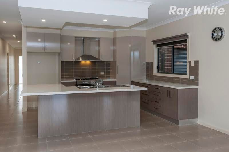 16 Hutmill Drive, South Morang, VIC 3752