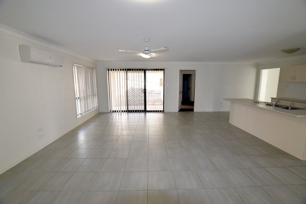 19 Deveney Drive, Kirkwood, QLD 4680