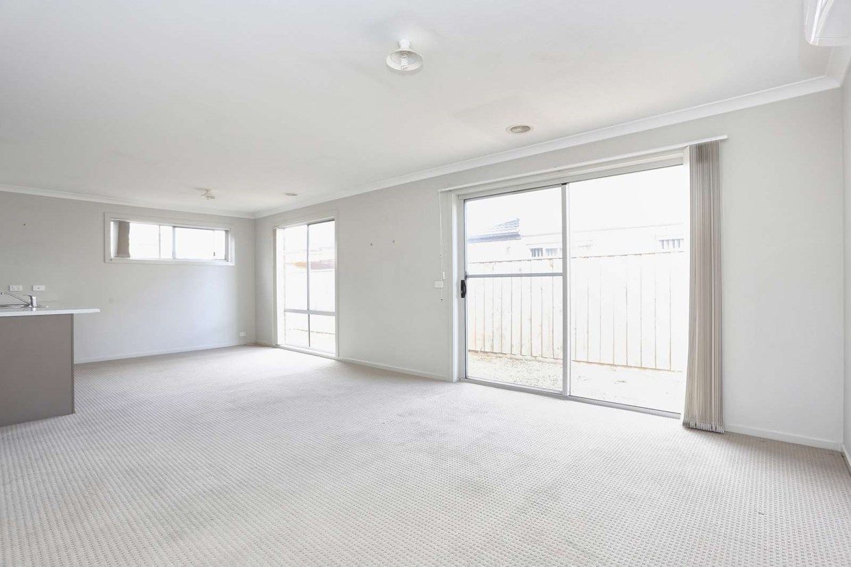 4 Albany Crescent, Pakenham, VIC 3810
