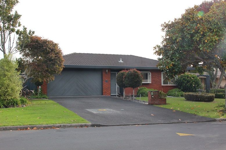 14 Vanderbilt Parade, Albany, North Shore City