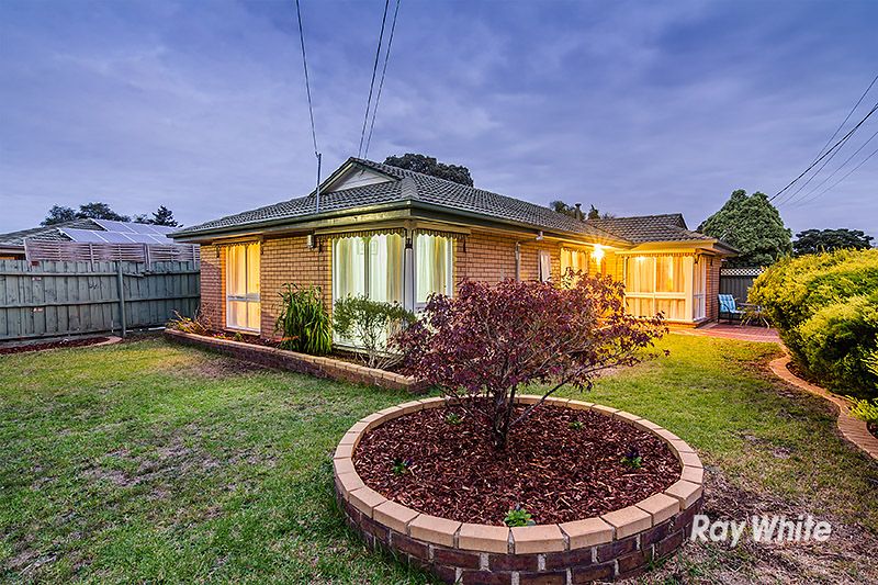 18 Clairmont Avenue, Cranbourne VIC 3977