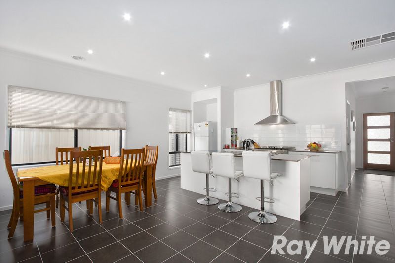 34 Ashford Drive, Pakenham, VIC 3810