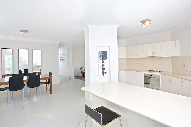 16 Calcetto Place, Arundel, QLD 4214