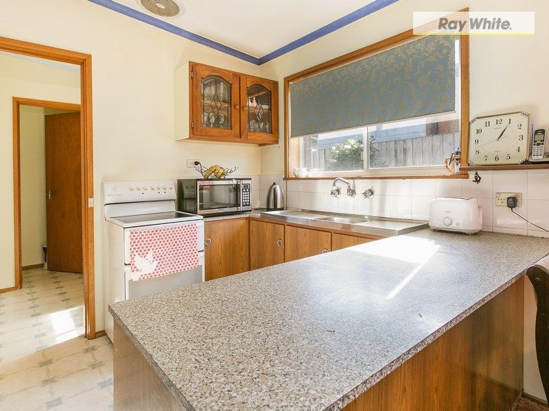 198 Ninth Avenue, Rosebud, VIC 3939