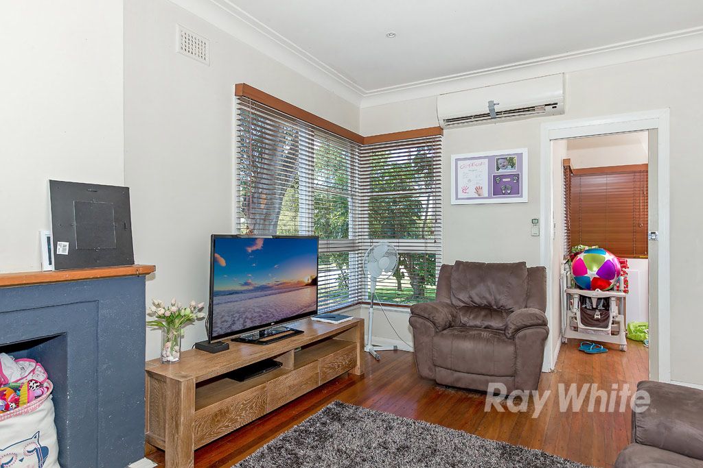 12 Laycock Street, Carey Bay, NSW 2283
