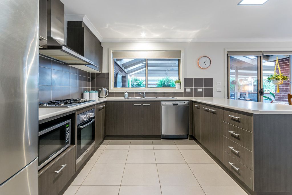 27 Panorama Drive, Melton West, VIC 3337