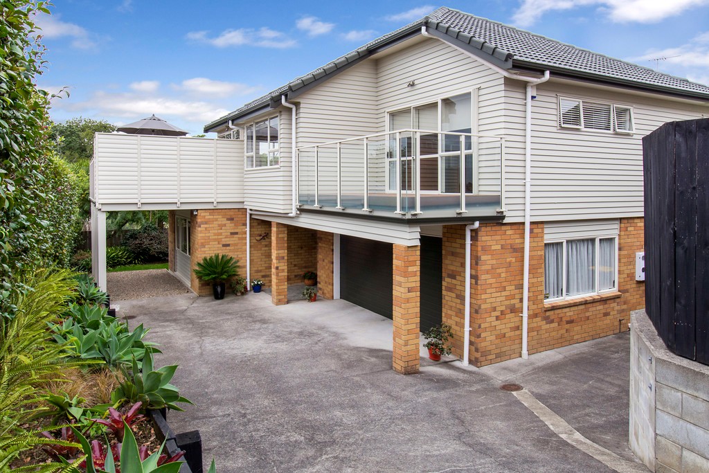 2b Minerva Terrace, Howick, Manukau City