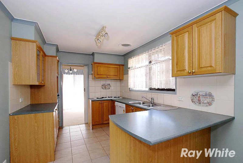 17 Fraser Crescent, Wantirna South, VIC 3152