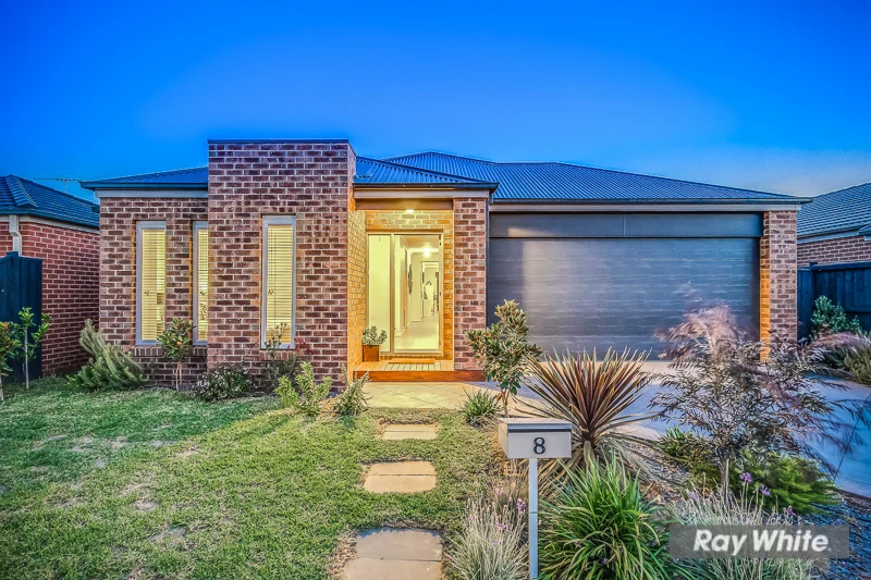 8 BEAGLE Street, Tarneit, VIC 3029