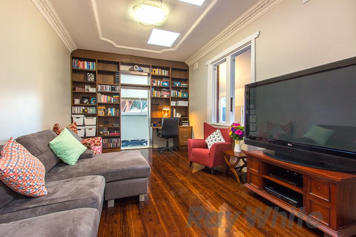 8 Kitchener Parade, Mayfield East, NSW 2304
