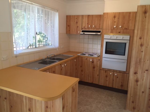 95 Blaxland Drive, Illawong, NSW 2234