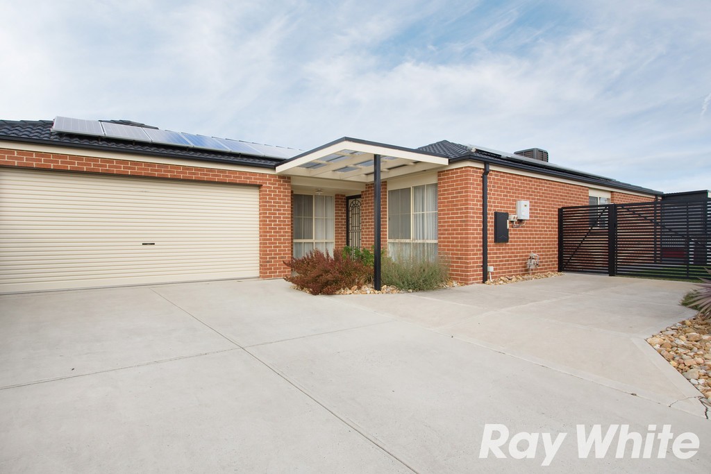 8 Whipbird Court, Pakenham, VIC 3810