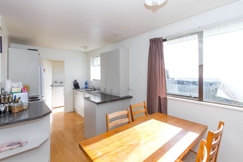 106b Tawa Street photo 1