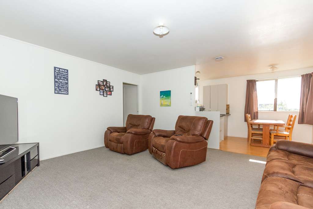 106b Tawa Street photo 2