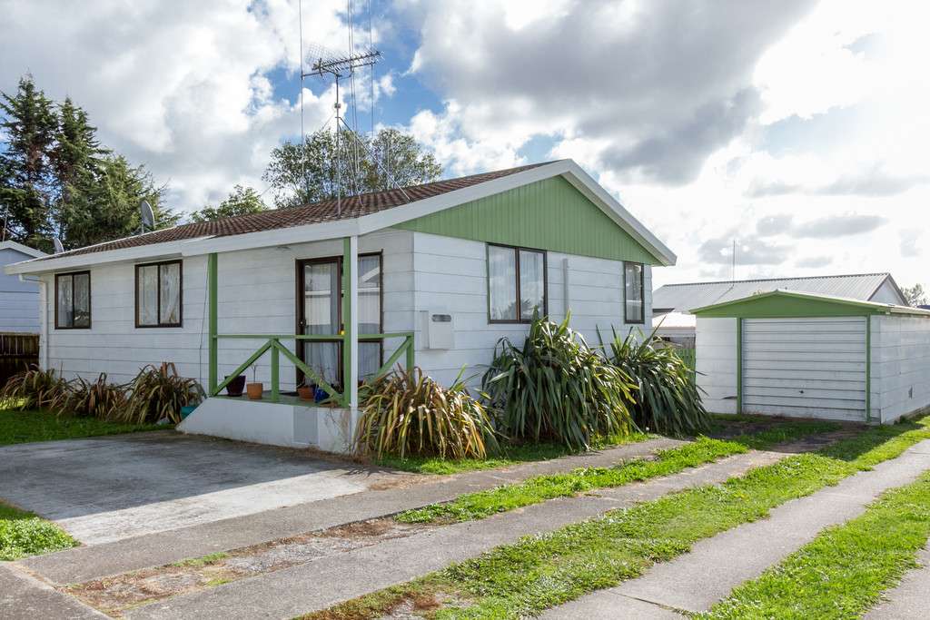 106b Tawa Street photo 0