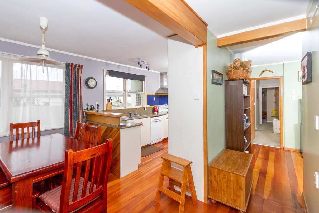 3 Yvonne Street photo 4