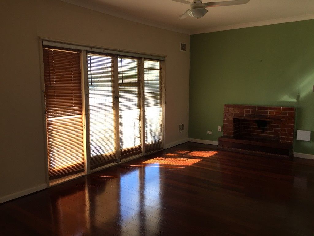 10 Whitfield Street, Beachlands, WA 6530