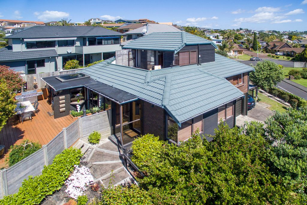 2/2 Basilton Close, Bucklands Beach, Manukau City