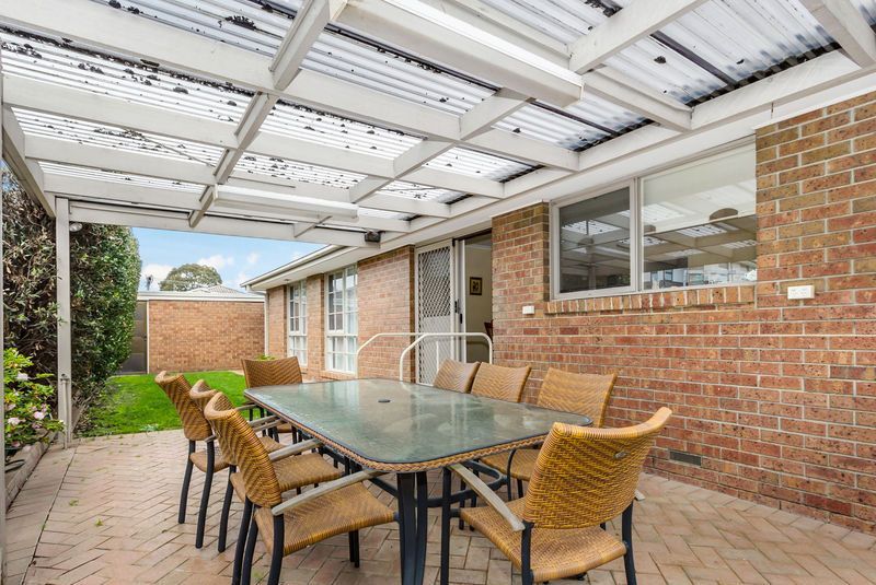 2/28 Newbigin Street, Burwood, VIC 3125