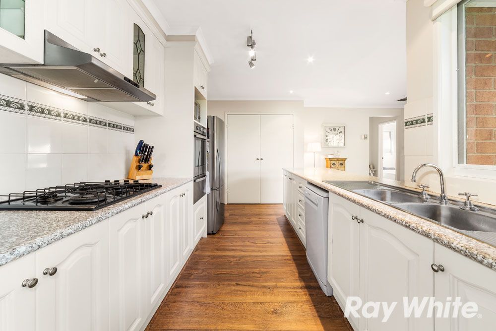 6 Grady Close, Mill Park, VIC 3082