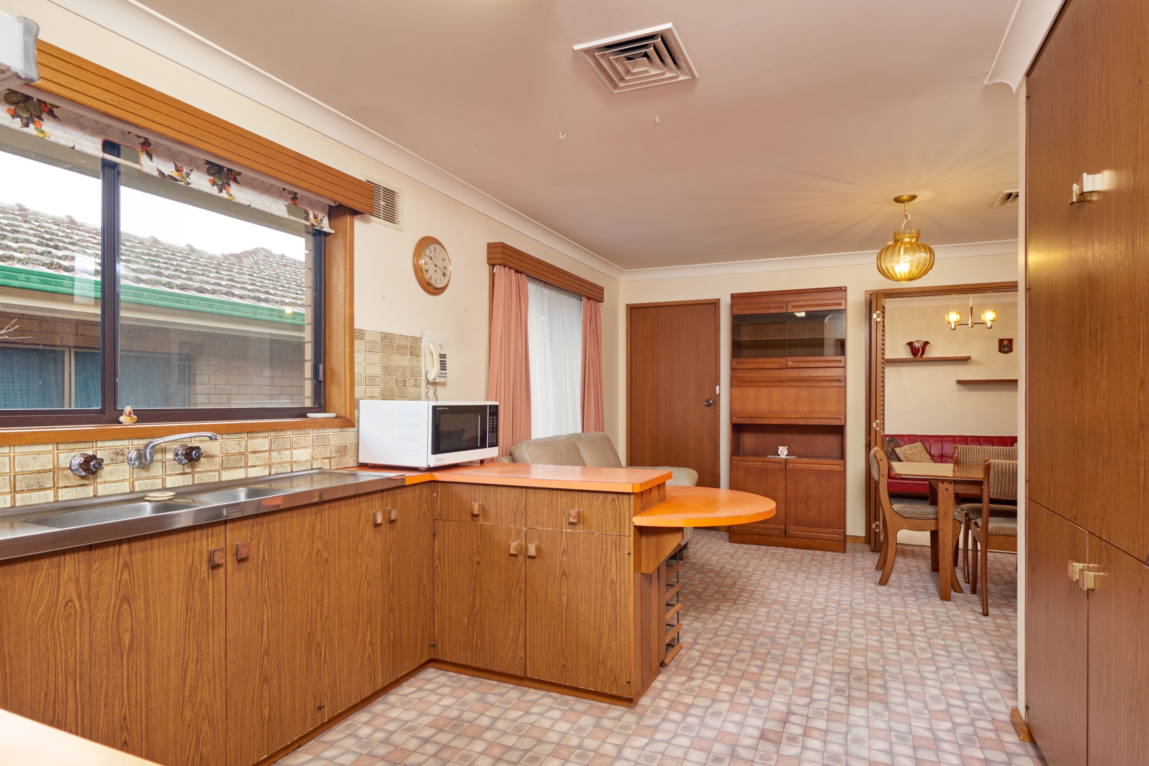 19 Eastlake Drive, Lake Albert, NSW 2650
