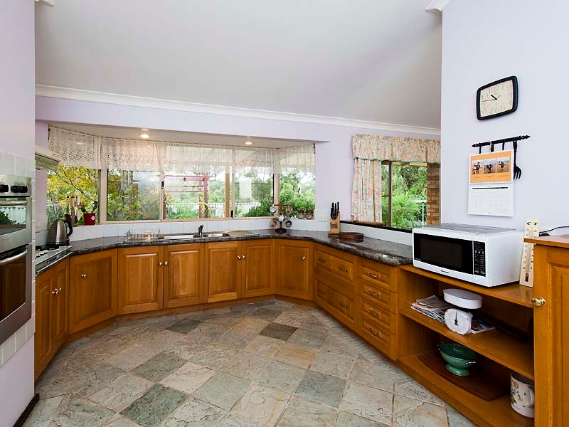 11 Timberlane Loop, Cooloongup, WA 6168