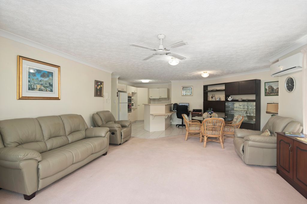 2/9 St Kilda Avenue, Broadbeach, QLD 4218