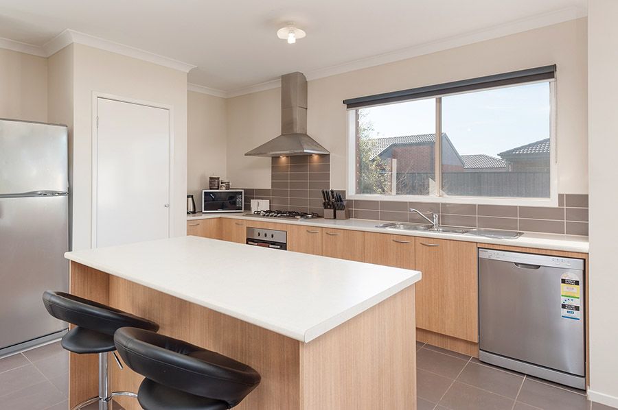 32 Brickwood Circuit, Craigieburn, VIC 3064