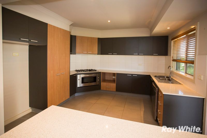 21 Fallingwater Drive, Pakenham, VIC 3810
