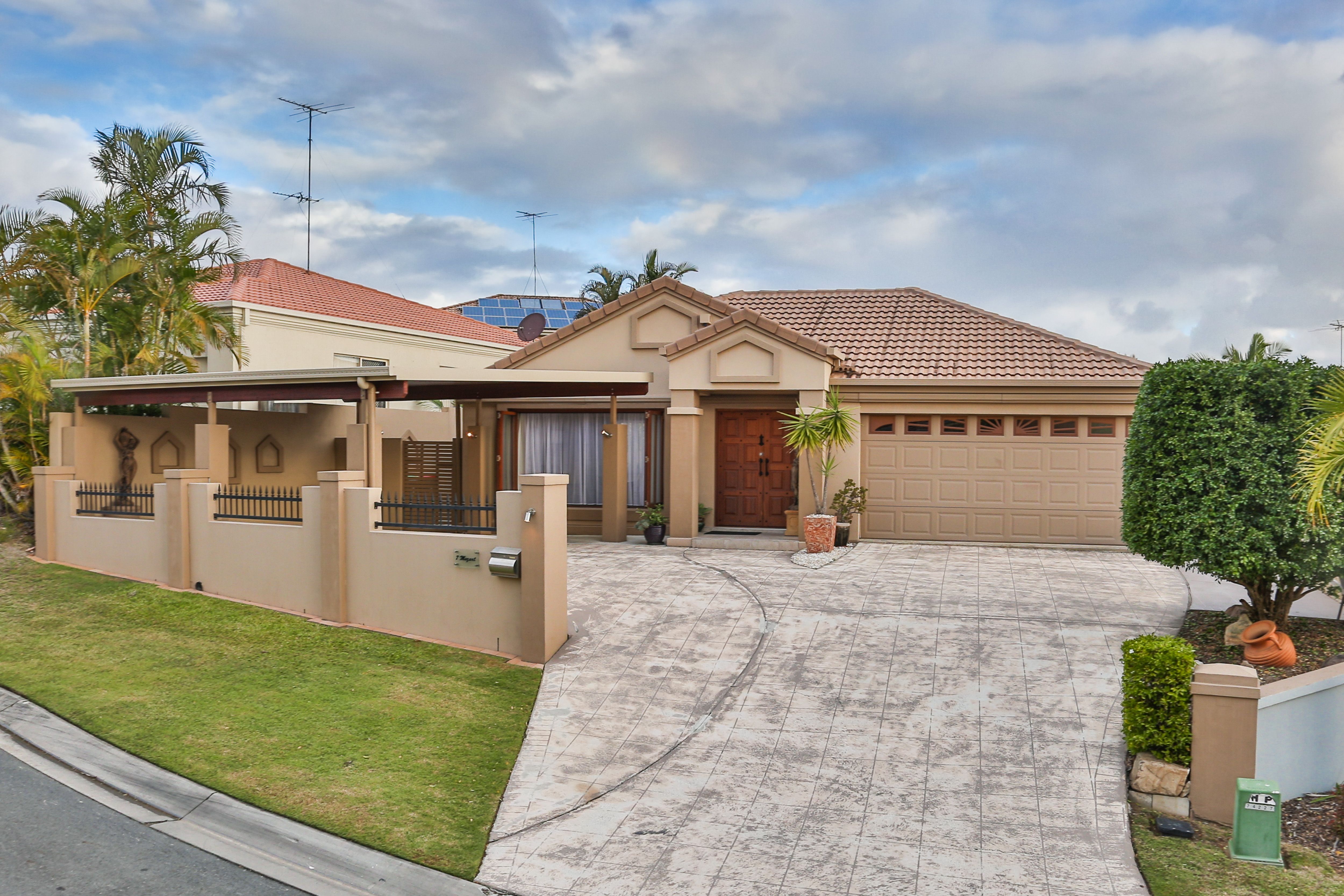 7 Mozart Place, Mount Ommaney QLD 4074