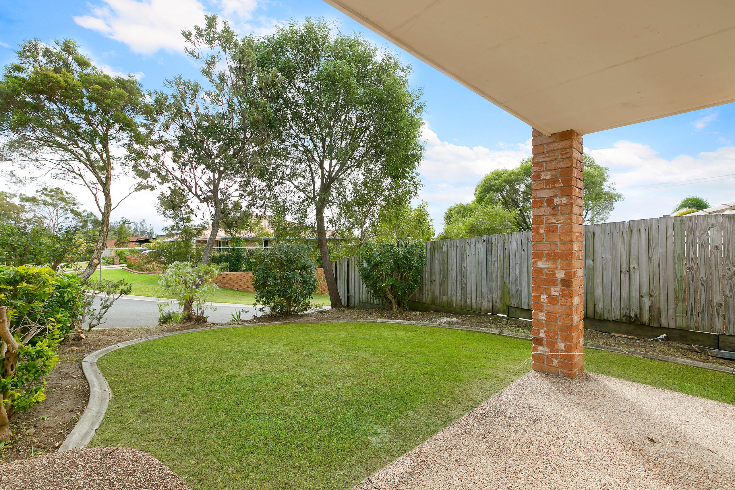 1/4 Tanias Place, Labrador, QLD 4215