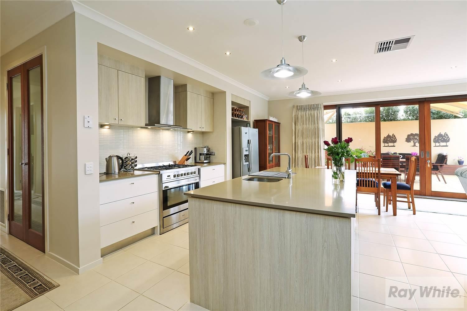 124 Eastlakes Boulevard, Lara, VIC 3212