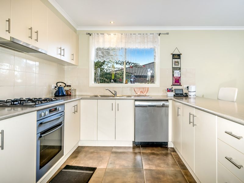 6 Rotarian Place, Melton West, VIC 3337