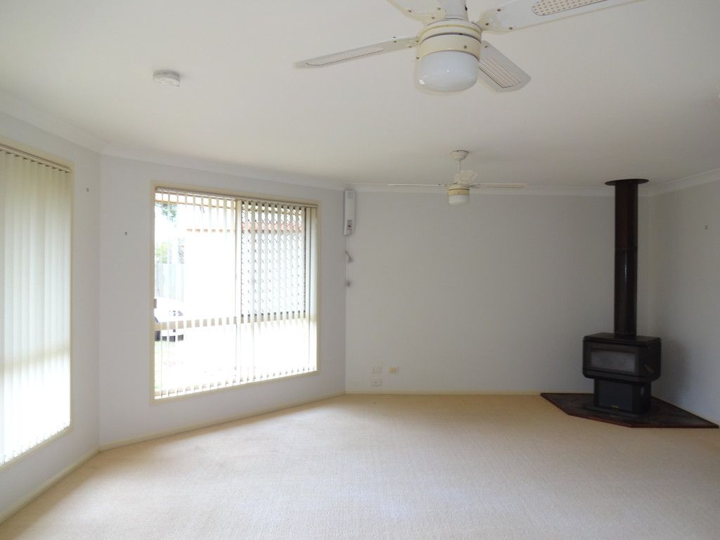 32 Holberton Street, Rockville, QLD 4350