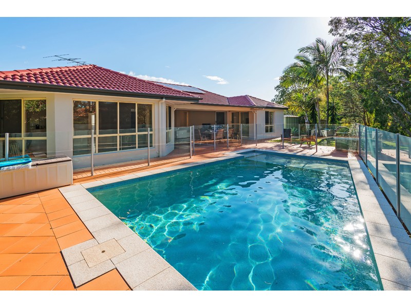 8 Newbury Place, Carindale, QLD 4152
