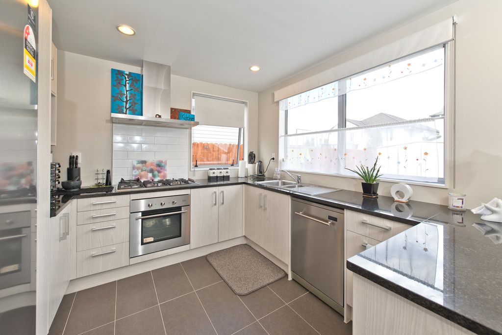 32 Phar Lap Crescent, Takanini, Papakura