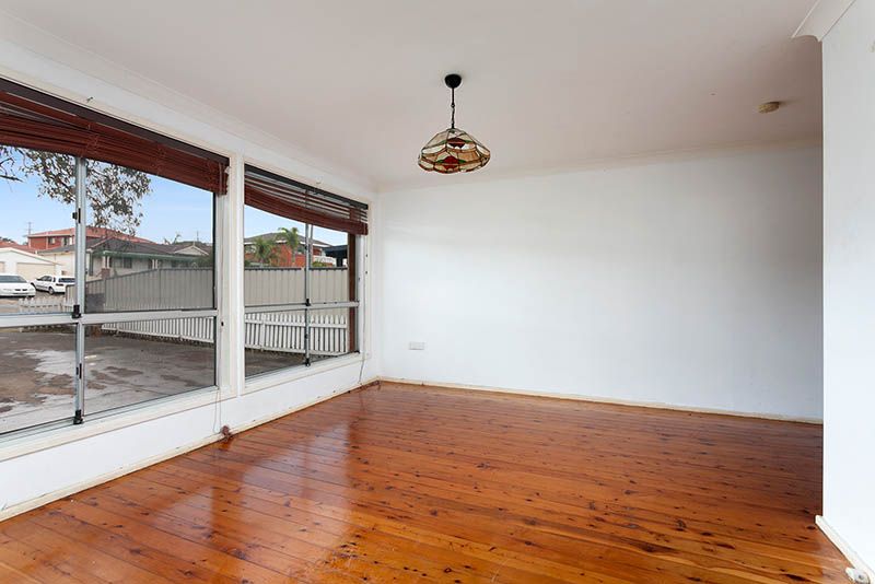 59 Phillip Crescent, Barrack Heights, NSW 2528