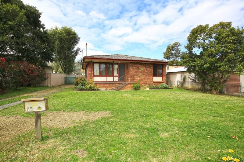 35 Sampson Crescent, Bomaderry, NSW 2541