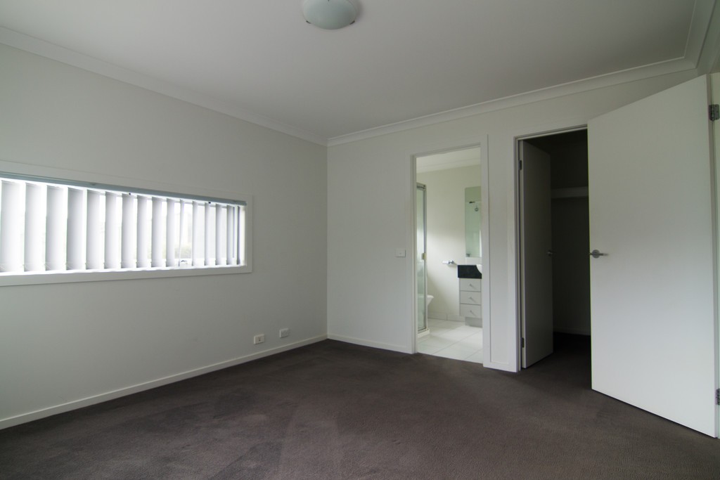 64 Kosta Boda Boulevard, Pakenham, VIC 3810