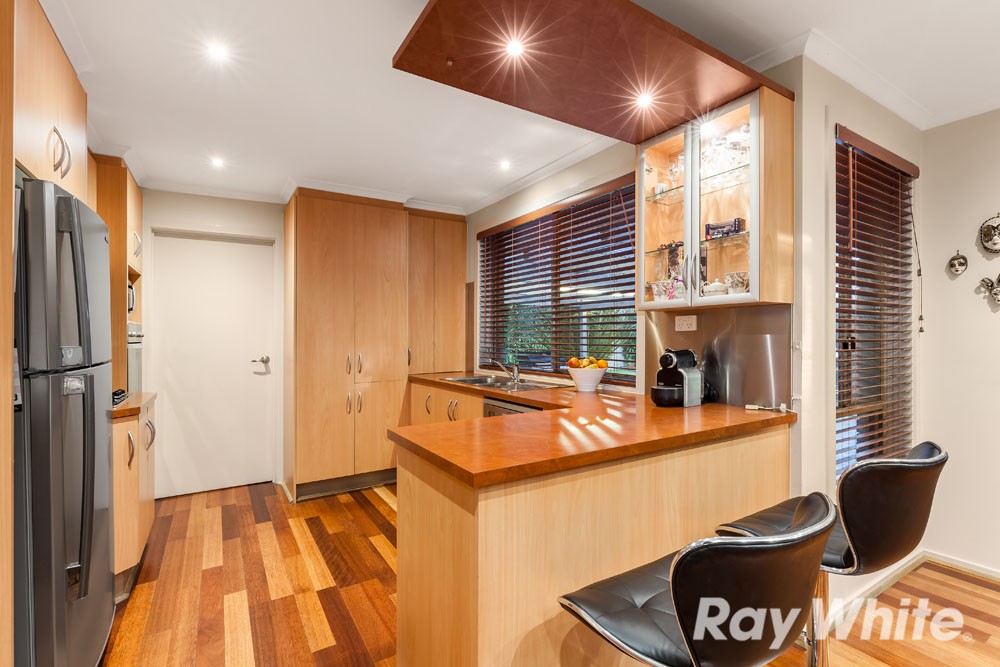 7 Honeysuckle Court, Mill Park, VIC 3082
